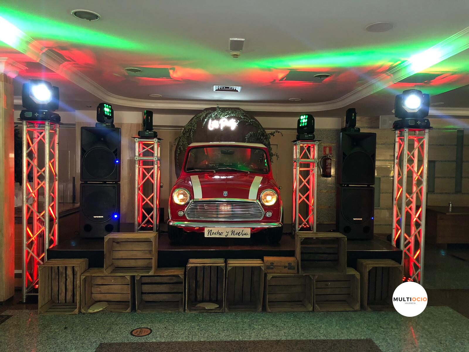 Discomóvil Mini Cooper DJ booth interior boda Valencia