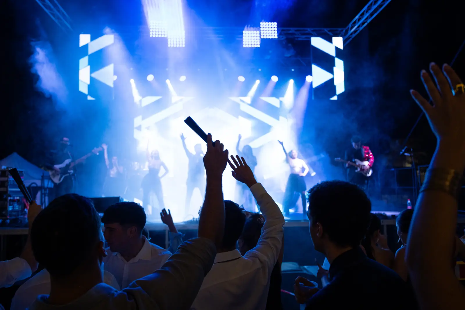 Público y escenario en las fiestas de Benifaió 2026