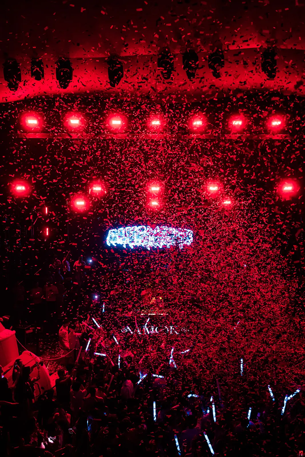 Luces rojas y público en GALA Mallorca
