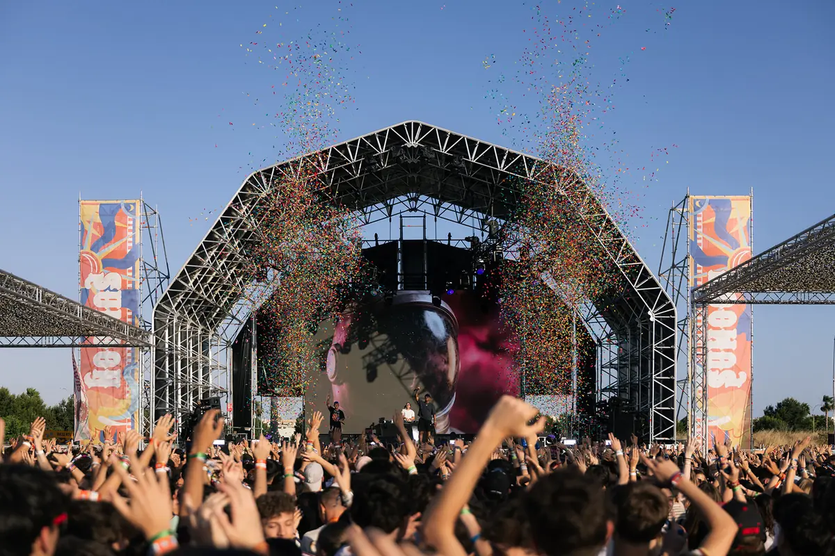 Confeti sobre el público · Sumoon Fest 2026