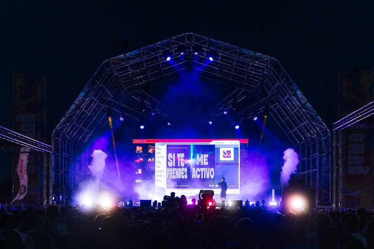 Escenario de noche · Sumoon Fest 2026