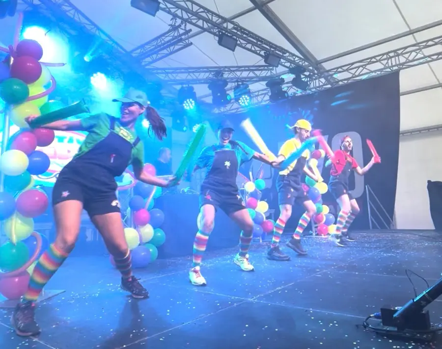 Minion en el bloque amarillo de Festival Kids
