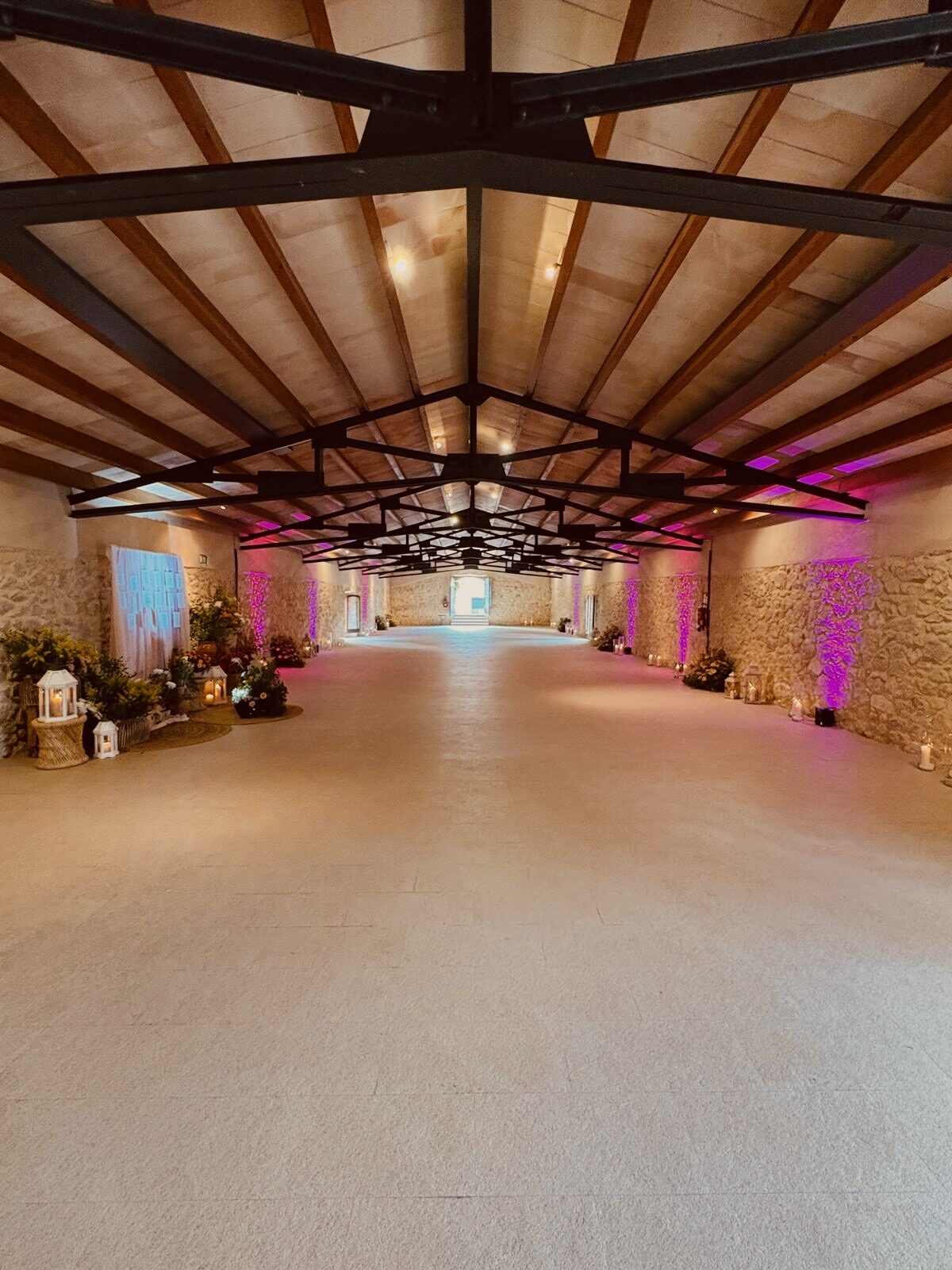 Iluminación ambiental para ceremonia de boda en Valencia