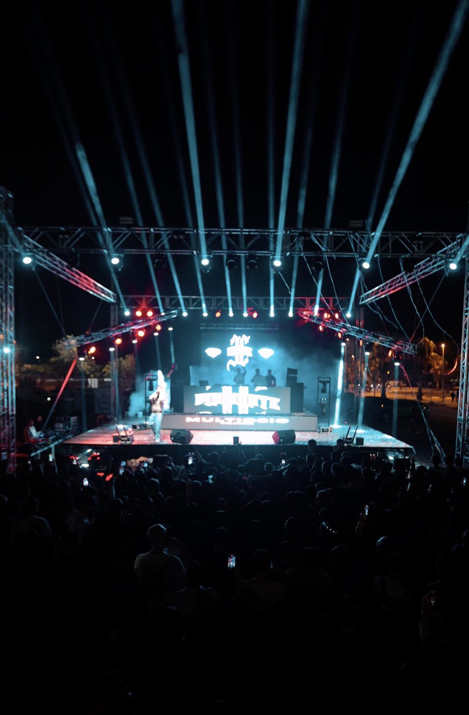 Láser en el escenario de LoVasAVivir Masamagrell
