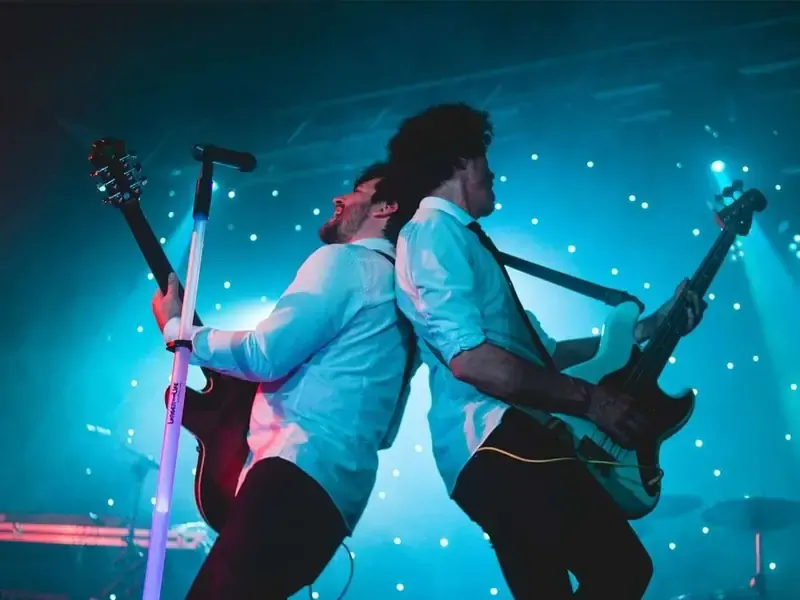 Guitarristas de Orquesta Kalifornia en las fiestas de Chulilla, Valencia