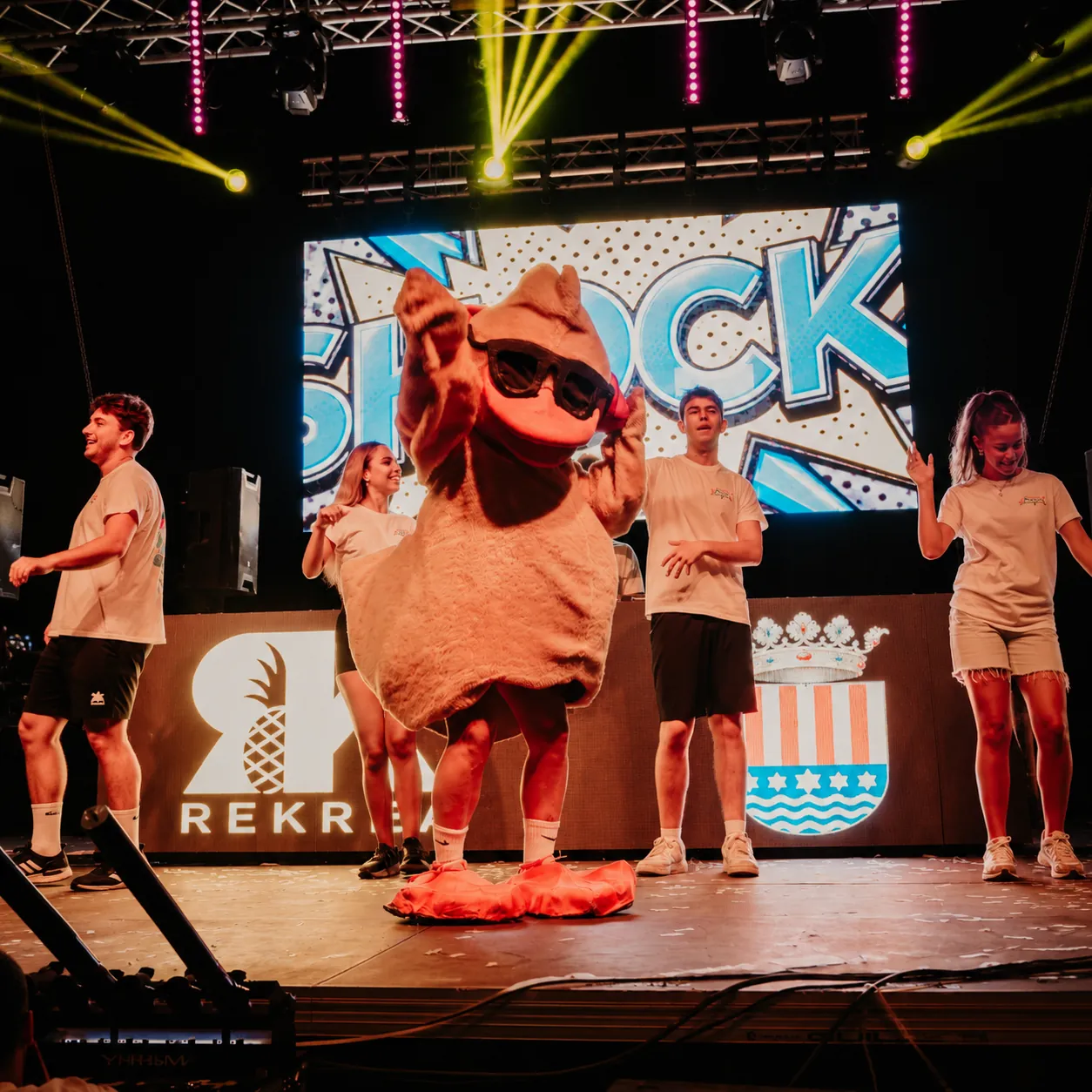 Público bailando en SHOCK